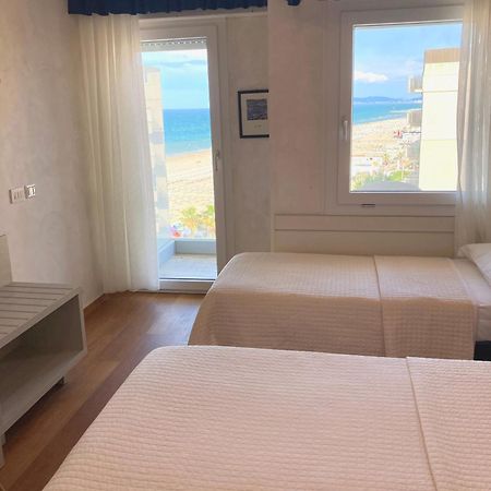 Hotel Diplomatic Riccione Luaran gambar