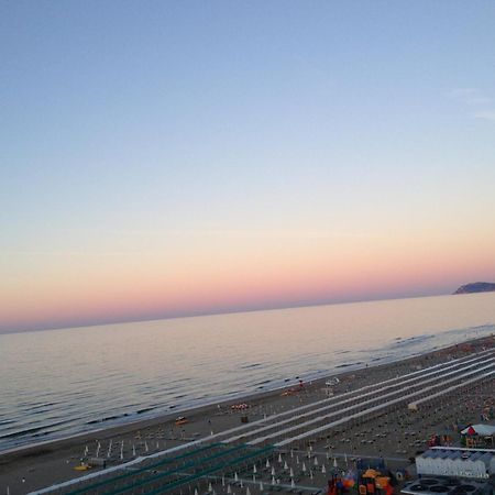 Hotel Diplomatic Riccione Luaran gambar