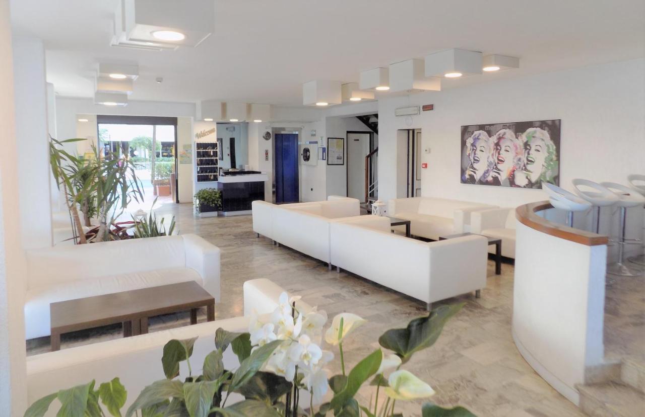 Hotel Diplomatic Riccione Luaran gambar