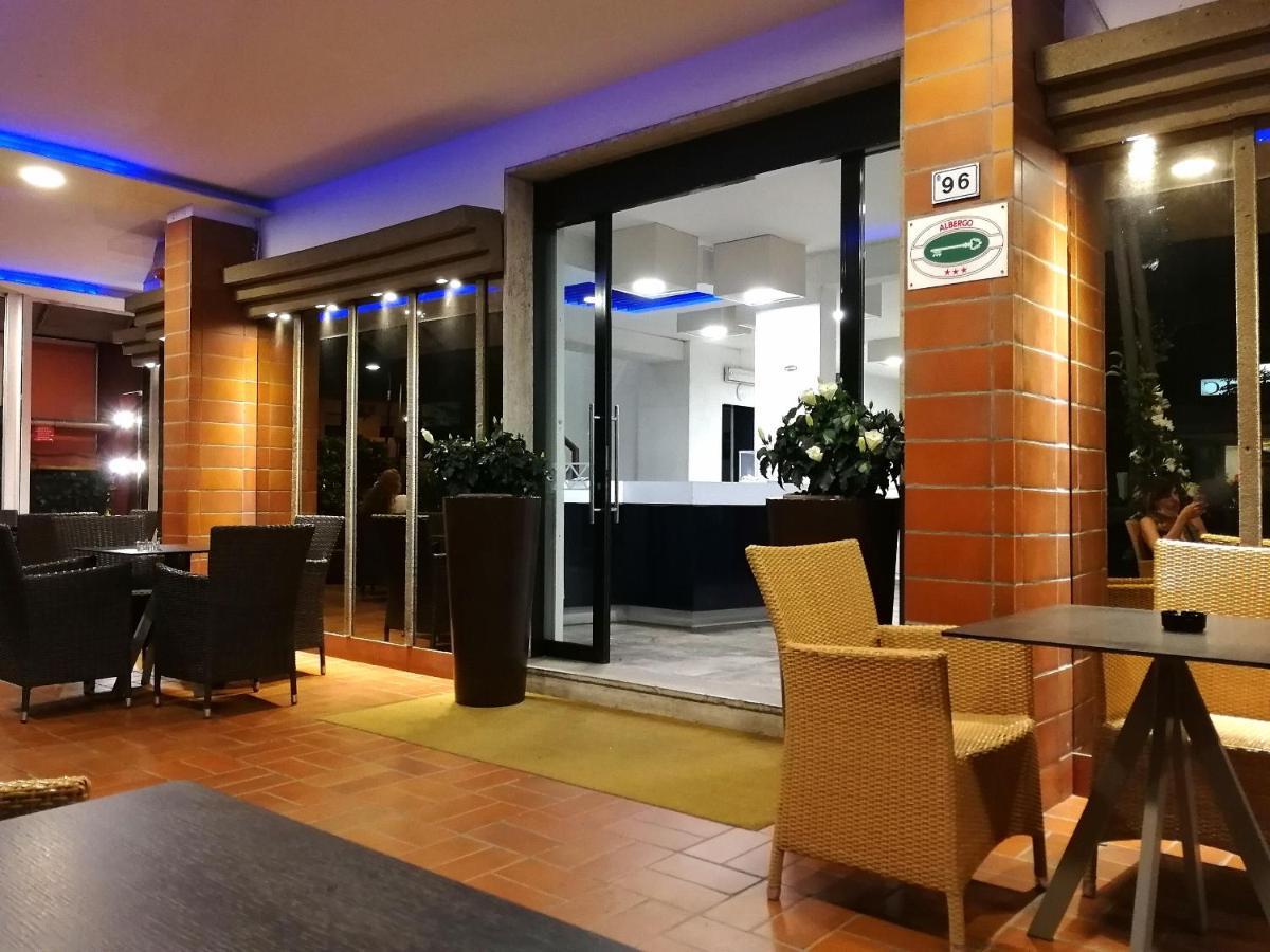 Hotel Diplomatic Riccione Luaran gambar
