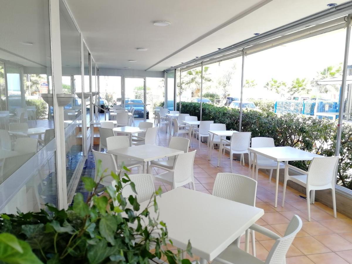 Hotel Diplomatic Riccione Luaran gambar