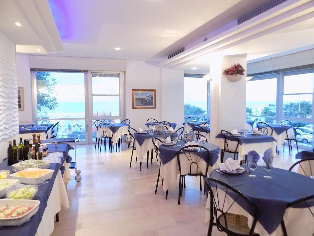 Hotel Diplomatic Riccione Luaran gambar