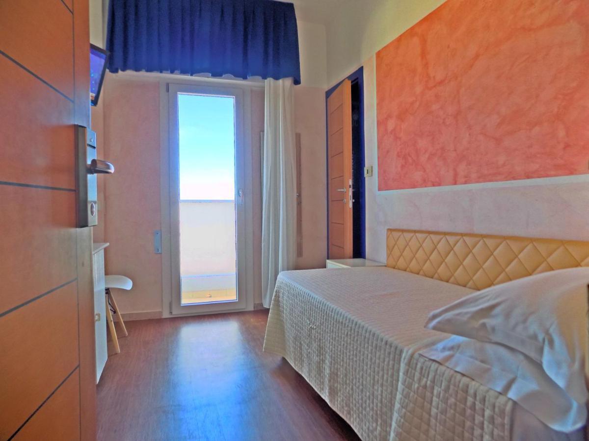 Hotel Diplomatic Riccione Luaran gambar