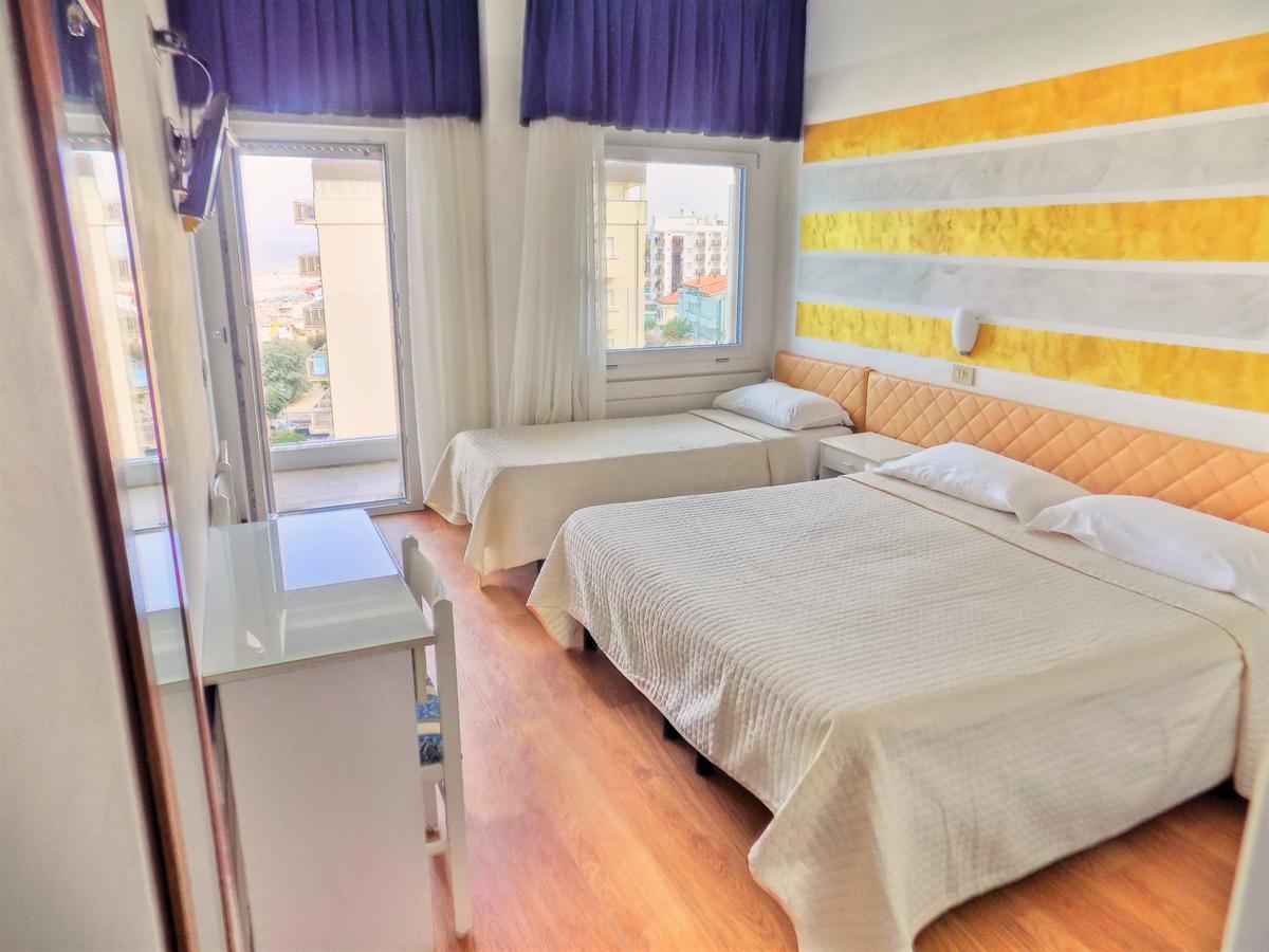 Hotel Diplomatic Riccione Luaran gambar